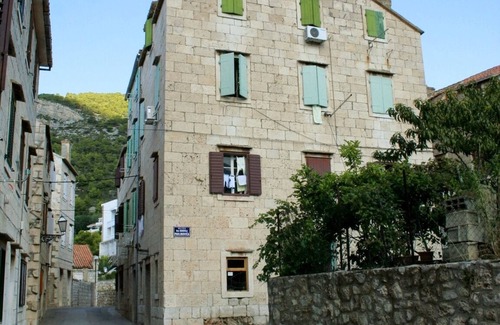 Komiza Apartment | Studio flat near beach Komiža, Vis (AS-2429-d)