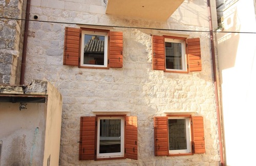 Komiza Apartment | Studio flat near beach Komiža, Vis (AS-3035-f)