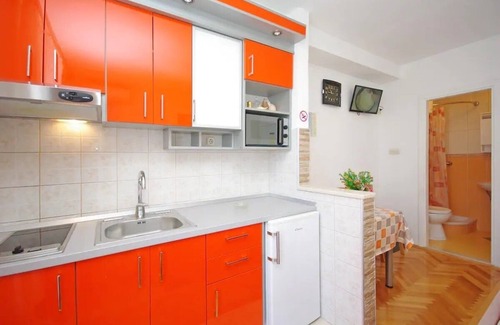 Gorinka Apartment | Studio flat with balcony Makarska (AS-18898-a)