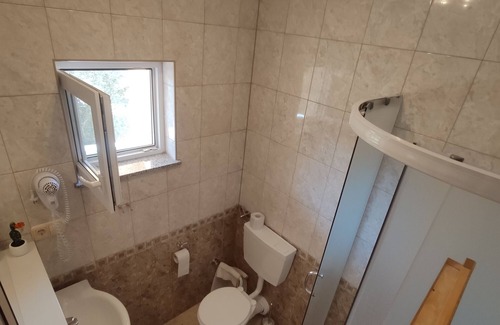 Vinisce Apartment | Studio flat with terrace Vinišće, Trogir (AS-8660-c)