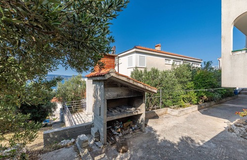 Tice Apartment | Studio flat with terrace and sea view Balića Rat, Omiš (AS-4868-f)