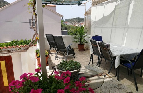 Vis Apartment | Studio flat with terrace and sea view Vis (AS-2476-a)