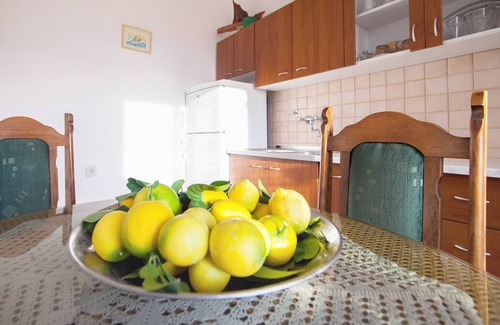 Komiza Apartment | Studio flat with terrace Komiža, Vis (AS-8844-a)