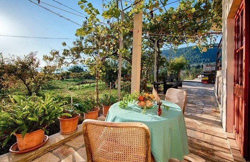 Komiza Apartment | Studio flat with terrace Komiža, Vis (AS-8844-a)