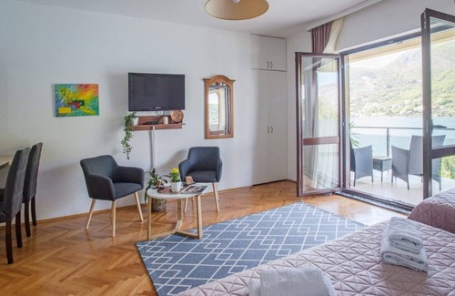 Lepetane Apartment | Studio Flat with View near Beach in Tivat