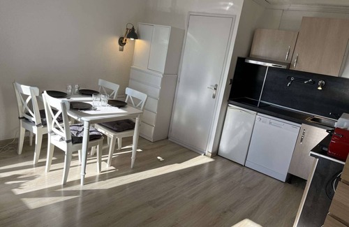 Eclose-Ouest Apartment | Studio for 4 in Alpe d'Huez with balcony, pets allowed