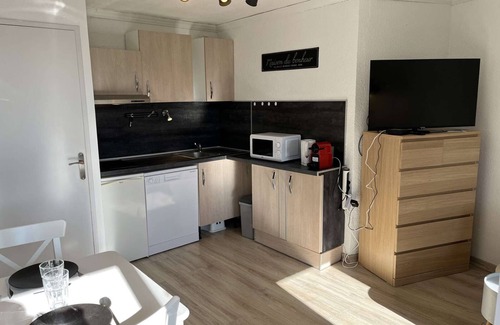 Eclose-Ouest Apartment | Studio for 4 in Alpe d'Huez with balcony, pets allowed