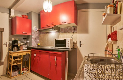 Saint-Victor-de-Cessieu Apartment | Studio Apartment with Private Terrace, Wi-Fi and Air Conditioning