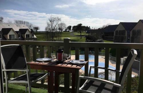 Port-en-Bessin-Huppain Apartment | Studio Golf piscine D Day