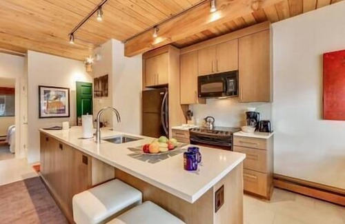 Aspen Hotel | Studio, Great Location Right By The Gondola, Pool!