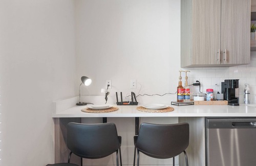 People's Freeway Apartment | Studio in SLC, Community Pool, Hot Tub, Gym! Arcade Machine! Coffee Station!