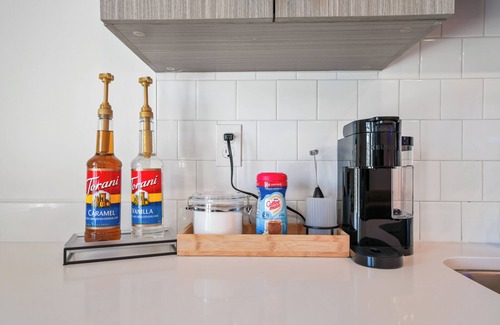 People's Freeway Apartment | Studio in SLC, Community Pool, Hot Tub, Gym! Arcade Machine! Coffee Station!