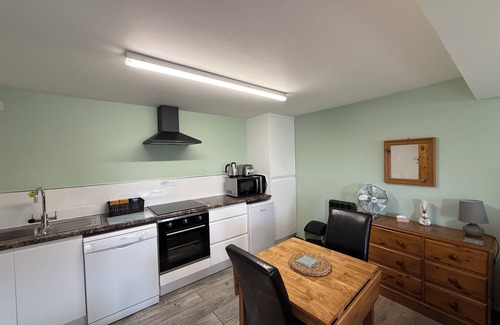 East Budleigh Apartment | Studio in the idyllic countryside 2 miles from the beach in Devon with Hot Tub