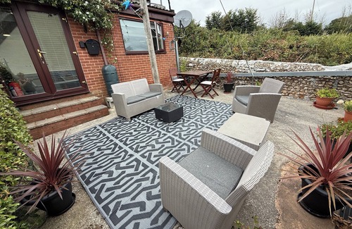 East Budleigh Apartment | Studio in the idyllic countryside 2 miles from the beach in Devon with Hot Tub