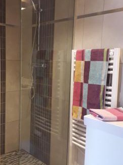 Ledenon House | Studio Indépendant avec parking fermé et sécurisé