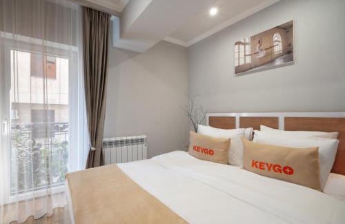 Arzakan Apartment | Studio KeyGo #0183 next to the Cascade