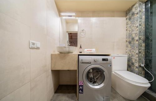 Arzakan Apartment | Studio KeyGo #0183 next to the Cascade