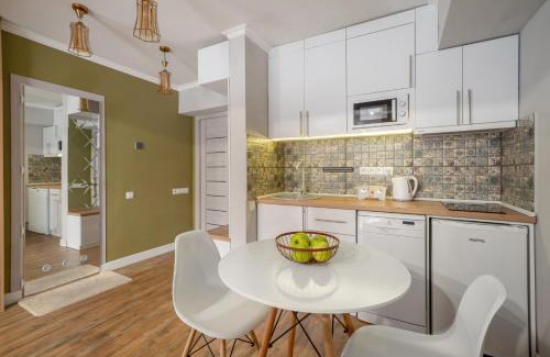 Arzakan Apartment | Studio KeyGo #0183 next to the Cascade