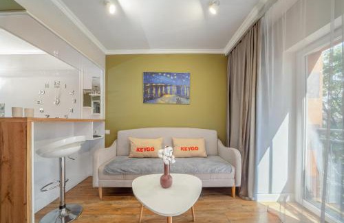 Arzakan Apartment | Studio KeyGo #0183 next to the Cascade