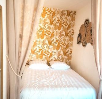 Sainte-Clotilde Centre Apartment | Studio Le Cosy Consulat - 2 voyageurs