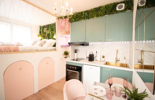 Montfort-sur-Meu Apartment | Studio les 2 fées - Jacuzzi - Déco féérique