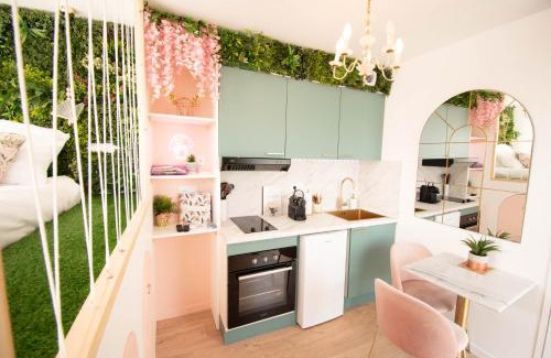 Montfort-sur-Meu Apartment | Studio les 2 fées - Jacuzzi - Déco féérique