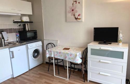 Balaruc-les-Bains Apartment | Studio lumineux avec balcon exposé sud, tout équipé et classé 2 étoiles. - FR-1-553-139