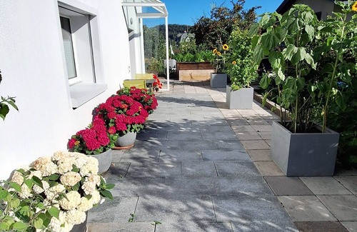 Spiez Apartment | Studio mit Küche für 2 Personen 5-10 Min. zum See und 1 Min. zur Bushaltestelle