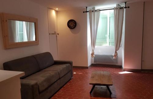 Montagnac-Montpezat Apartment | Studio moderne à Montagnac-Montpezat - 32 m² tranquille