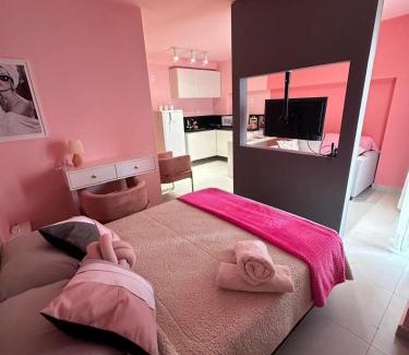 Centro Apartment | Studio Pink com ar, varanda, academia e piscina