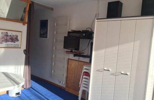 Arette Apartment | Studio pour 4/5 pers. avec balcon, accès pistes, casier à skis, parking, résidence avec ascenseur - FR-1-602-43