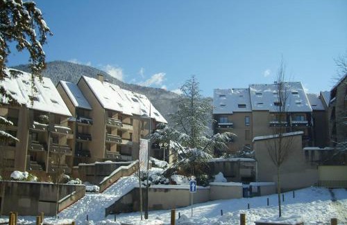 Bagneres-de-Luchon Apartment | Studio rénové télécabine - Balcon & Parking - FR-1-313-148