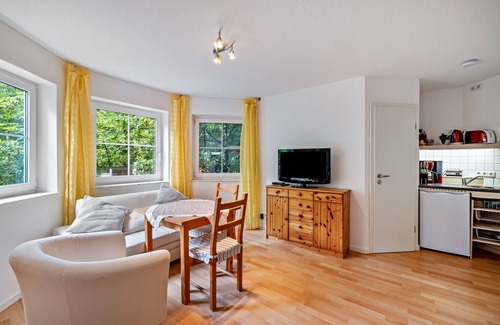 Starnberg Apartment | Studio 'Remke' with Private Terrace and Wi-Fi