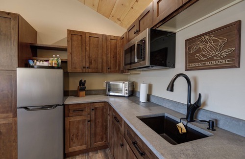 Sunapee Hotel | Studio Suite #3 at The Lodge | Minutes from Sunapee Harbor & Mount Sunapee