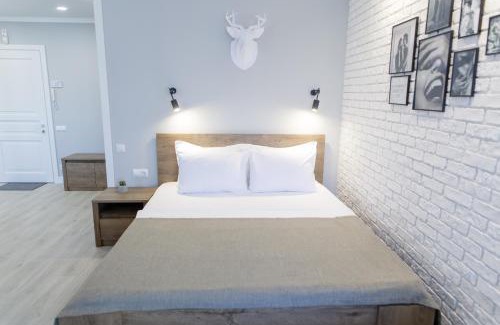 Zarichnyi District Apartment | Studio Suite near Lake with Jacuzzi