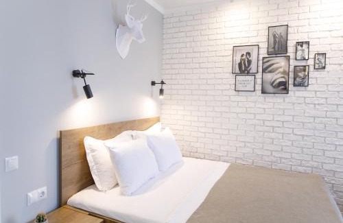 Zarichnyi District Apartment | Studio Suite near Lake with Jacuzzi