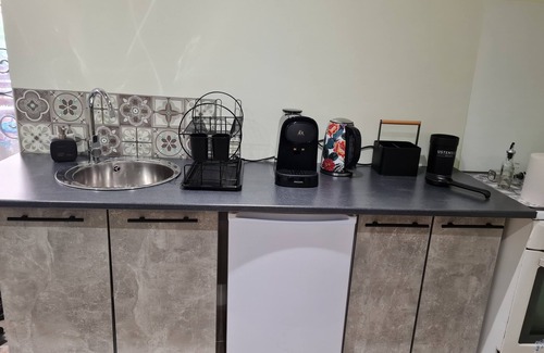 Ledenon Apartment | Studio Tout Équipé