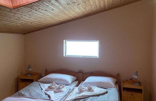 Heviz Apartment | Studio with a beautiful garden and internet