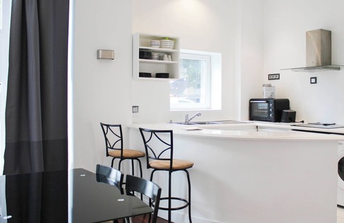 Bois-Colombes Apartment | Studio with patio 15 min by subway from Paris