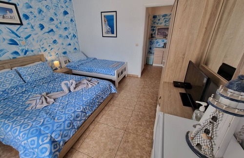 Perissa Hotel | STUDIOS 3 PEOPLE