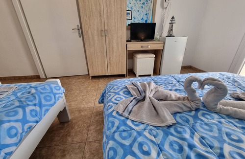 Perissa Hotel | STUDIOS 3 PEOPLE