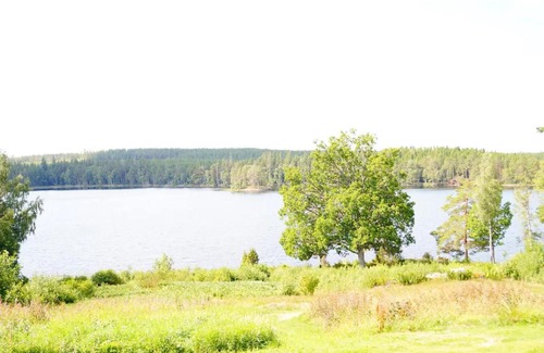 Bruzaholm House | Stuga med sjöutsikt.
