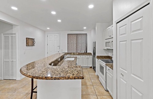 Coco Condo | Stunning and comfortable condo with pool view in Pacifico!