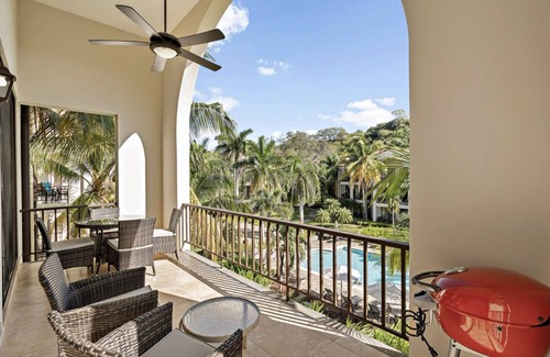Coco Condo | Stunning and comfortable condo with pool view in Pacifico!
