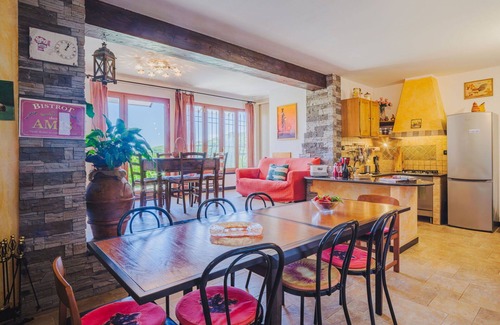 Velva Villa | Stunning private villa for 14 guests with WIFI, TV and patio