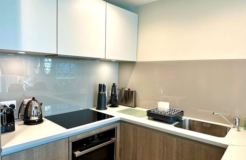 Poole Apartment | Stunning 2 bedroom Apartment inc. Free Parking