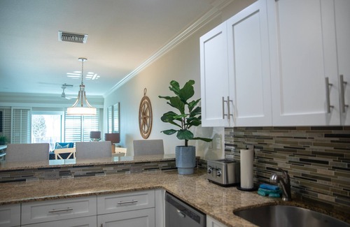 Marco Island Condo | Stunning 2 BR Condo with Onsite Restaurants, Live Music, Shops , Sleeps 8
