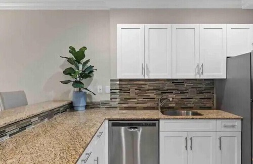 Marco Island Condo | Stunning 2 BR Condo with Onsite Restaurants, Live Music, Shops , Sleeps 8