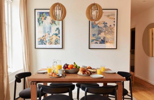 Nyhavn - Amalienborg Apartment | Stunning 2 BR Home on Nyhavn with Private Balcony