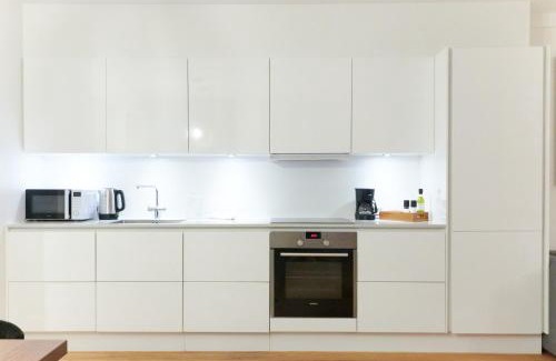 Nyhavn - Amalienborg Apartment | Stunning 2 BR Home on Nyhavn with Private Balcony